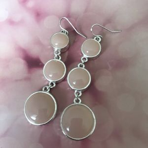 ❣️6/$20❣️ Pale Pink and Silver Earrings